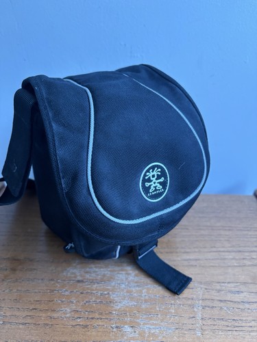 Crumpler the crisp e - crumpler, “e”